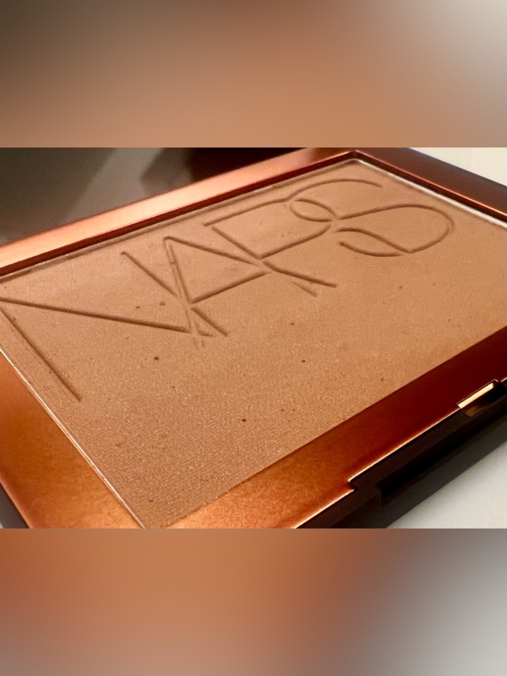 NARS Bronzer Compact in Warm Tan / Golden Glow - Casino